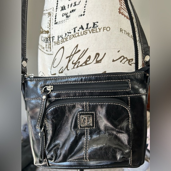 Giani Bernini black leather purse crossbody or shoulder 9”x7”x2” - Picture 2 of 14